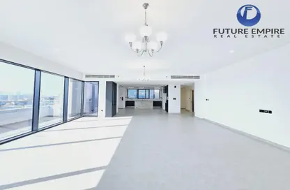 Penthouse - 3 Bedrooms - 5 Bathrooms for rent in Dubai Healthcare City - Bur Dubai - Dubai