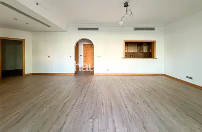 Apartment - 2 Bedrooms - 4 Bathrooms for rent in Jash Hamad - Shoreline Apartments - Palm Jumeirah - Dubai