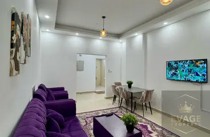 شقة - غرفة نوم - 2 حمامات للايجار في مساكن كورنيش عجمان - طريق كورنيش عجمان - عجمان
