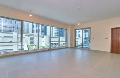 Empty Room image for: Apartment - 2 Bedrooms - 2 Bathrooms for rent in Shemara Tower - Marina Promenade - Dubai Marina - Dubai, Image 1