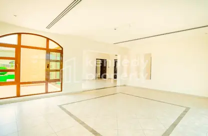 Villa - 3 Bedrooms - 4 Bathrooms for rent in Sas Al Nakheel - Abu Dhabi