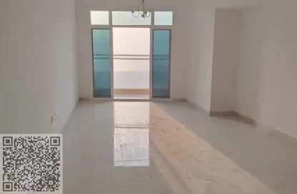 شقة - 3 غرف نوم - 3 حمامات للايجار في مساكن كورنيش عجمان - طريق كورنيش عجمان - عجمان