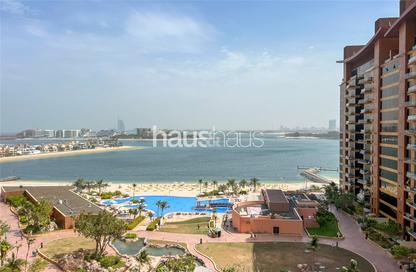 Apartment - 1 Bedroom - 2 Bathrooms for rent in Emerald - Tiara Residences - Palm Jumeirah - Dubai