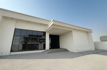 Villa - 4 Bedrooms - 5 Bathrooms for rent in Wadi Alshabak - Dubai