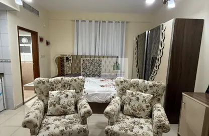 شقة - 1 حمام للايجار في مساكن كورنيش عجمان - طريق كورنيش عجمان - عجمان