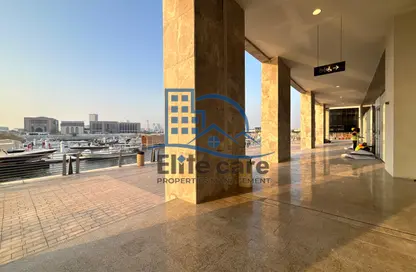 صالة عرض - استوديو - 2 حمامات للايجار في بلوم مارينا - البطين - أبوظبي
