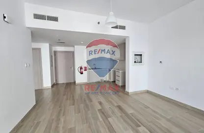 Apartment - Studio - 1 Bathroom for rent in Waters Edge - Yas Island - Abu Dhabi