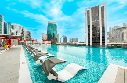صورة لـ حوض سباحة شقة - 2 غرف نوم - 2 حمامات للايجار في ماغ 318 - الخليج التجاري - دبي ، صورة رقم 1