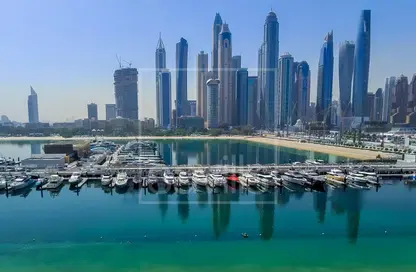 Apartment - 1 Bedroom - 1 Bathroom for sale in Marina Vista - EMAAR Beachfront - Dubai Harbour - Dubai
