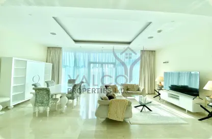 Living / Dining Room image for: Apartment - 1 Bedroom - 2 Bathrooms for sale in Oceana Pacific - Oceana - Palm Jumeirah - Dubai, Image 1