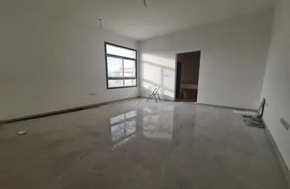 Villa - 4 Bedrooms - 6 Bathrooms for rent in Ramlat Zakher - Zakher - Al Ain