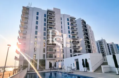 Apartment - 3 Bedrooms - 4 Bathrooms for rent in Waters Edge - Yas Island - Abu Dhabi