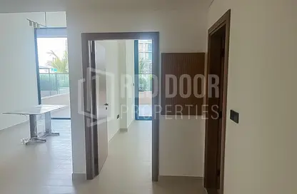 شقة - غرفة نوم - 2 حمامات للايجار في بن غاطي عنبر - قرية الجميرا سركل - دبي