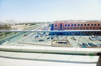 دوبلكس - 3 غرف نوم - 4 حمامات للايجار في يونايتد سكوير - الخالدية - أبوظبي