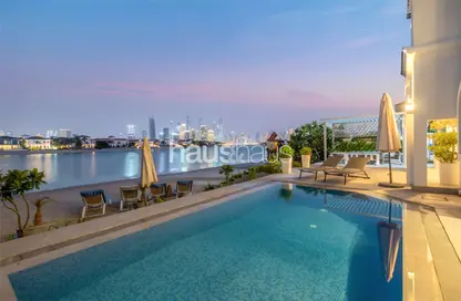 Pool image for: Villa - 5 Bedrooms - 6 Bathrooms for rent in Garden Homes Frond O - Garden Homes - Palm Jumeirah - Dubai, Image 1