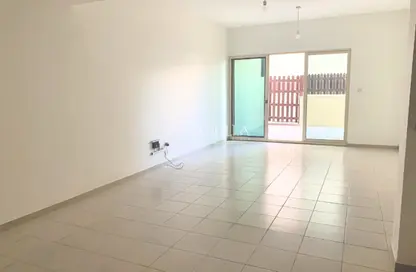 شقة - غرفة نوم - 1 حمام للايجار في الظفرة 3 - الظفرة - جرينز - دبي