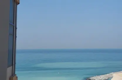 شقة - 2 غرف نوم - 2 حمامات للايجار في مساكن كورنيش عجمان - طريق كورنيش عجمان - عجمان