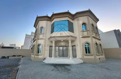 فيلا - 5 غرف نوم - 7 حمامات للايجار في الرفاع - رأس الخيمة