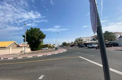 Villa - 4 Bedrooms - 4 Bathrooms for rent in Jumeirah 1 Villas - Jumeirah 1 - Jumeirah - Dubai