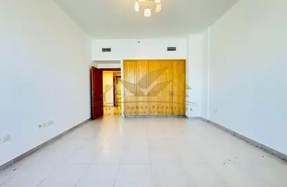 Apartment - 2 Bedrooms - 3 Bathrooms for rent in Blue Tower - Sheikh Zayed Road - Dubai