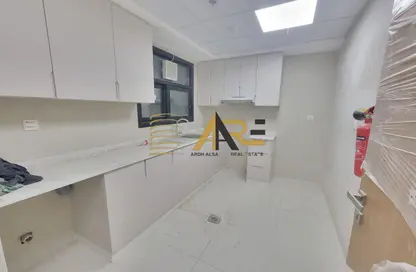 شقة - 2 غرف نوم - 2 حمامات للايجار في سراب 2 - الجادة - الشارقة