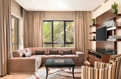 Apartment - 2 Bedrooms - 2 Bathrooms for rent in Shangri-La Hotel - Qaryat Al Beri - Al Maqtaa - Abu Dhabi