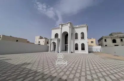 Villa - 4 Bedrooms - 5 Bathrooms for rent in Madinat Al Riyad - Abu Dhabi