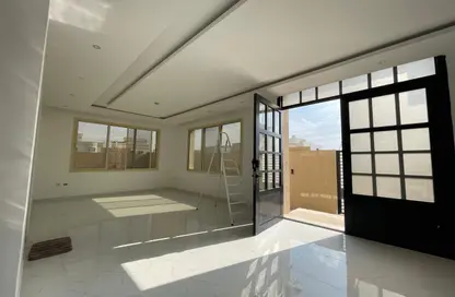 Empty Room image for: Villa - 5 Bedrooms - 6 Bathrooms for rent in Al Yasmeen 1 - Al Yasmeen - Ajman, Image 1