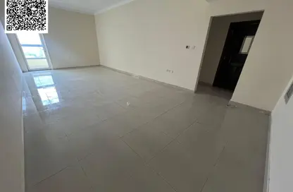 Apartment - 3 Bedrooms - 3 Bathrooms for rent in Al Jurf 2 - Al Jurf - Ajman Downtown - Ajman