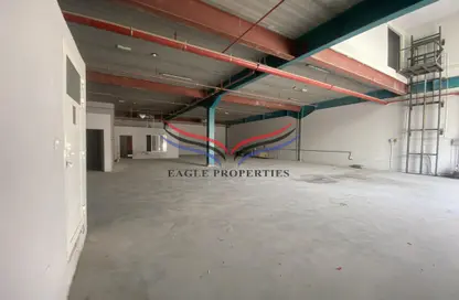Warehouse - Studio for rent in Umm Ramool - Dubai