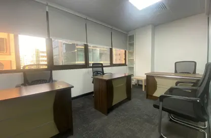 مكتب - استوديو - 2 حمامات للايجار في مركز الدانة - المرقبات - ديرة - دبي