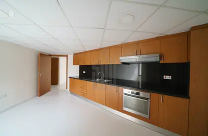 Apartment - 3 Bedrooms - 3 Bathrooms for rent in Silver Sands 1 - Mankhool - Bur Dubai - Dubai