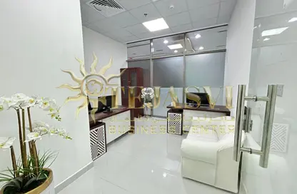 Office Space - Studio - 1 Bathroom for rent in Red Avenue - Al Garhoud - Dubai