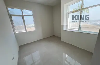 شقة - 2 غرف نوم - 2 حمامات للايجار في برج بحيرة الإمارات 1 - أبراج بحيرة الإمارات - مدينة الإمارات - عجمان
