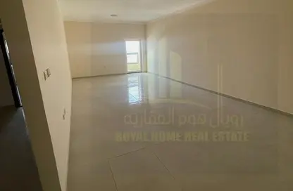 Apartment - 3 Bedrooms - 3 Bathrooms for rent in Al Jurf 2 - Al Jurf - Ajman Downtown - Ajman