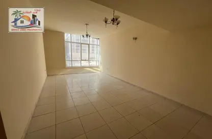 شقة - 2 غرف نوم - 2 حمامات للايجار في برج الحفيت - شارع التعاون - التعاون - الشارقة