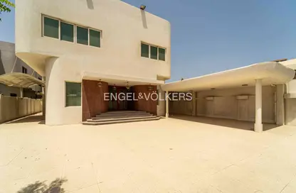 Villa - Studio - 7+ Bathrooms for rent in Jumeirah 1 Villas - Jumeirah 1 - Jumeirah - Dubai