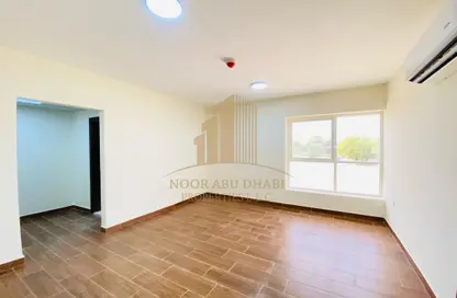Empty Room image for: Apartment - 2 Bedrooms - 3 Bathrooms for rent in Hai Al Qalaa - Al Jaheli - Al Ain, Image 1
