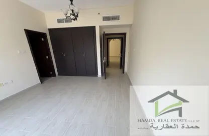 شقة - 2 غرف نوم - 2 حمامات للايجار في مجمع مويلح - تجارية مويلح - الشارقة