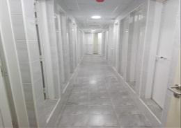 صورةردهة-ممر لـ: سكن عمال - 8 حمامات للكراء في جبل علي الصناعية - جبل علي - دبي, صورة 1