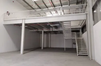 Warehouse - Studio - 1 Bathroom for rent in Umm Ramool - Dubai