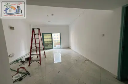 Apartment - 3 Bedrooms - 3 Bathrooms for rent in Al Khan - Sharjah