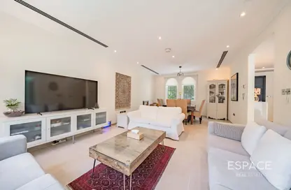 Villa - 3 Bedrooms - 3 Bathrooms for sale in Legacy - Jumeirah Park - Dubai