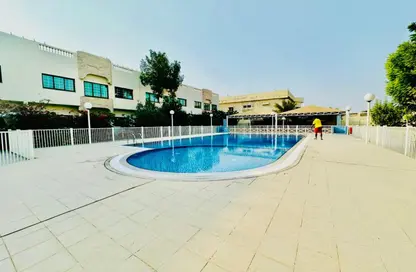 فيلا - 4 غرف نوم - 4 حمامات للايجار في الجميرا - دبي