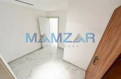 Empty Room image for: Duplex - 1 Bedroom - 3 Bathrooms for rent in Oasis 1 - Oasis Residences - Masdar City - Abu Dhabi, Image 1