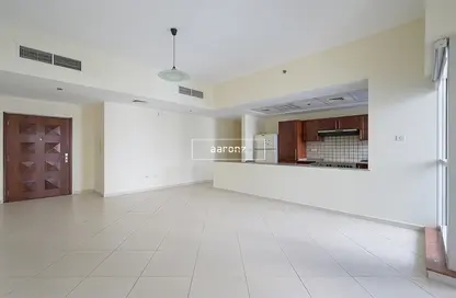 Apartment - 2 Bedrooms - 2 Bathrooms for rent in Cascades Tower - Dubai Marina - Dubai