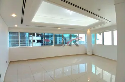 Apartment - 2 Bedrooms - 4 Bathrooms for rent in Crescent Tower 2 - Crescent Towers - Al Khalidiya - Abu Dhabi