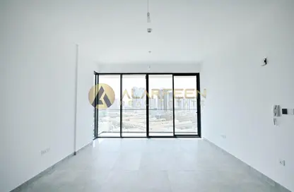 شقة - غرفة نوم - 2 حمامات للايجار في كاتش ريزيدينس لاي جي او - قرية الجميرا سركل - دبي