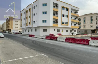 عمارة بالكامل - 8 غرف نوم - 8 حمامات للبيع في مجمع مويلح - تجارية مويلح - الشارقة