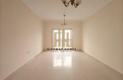 شقة - غرفة نوم - 2 حمامات للايجار في مجمع مويلح - تجارية مويلح - الشارقة